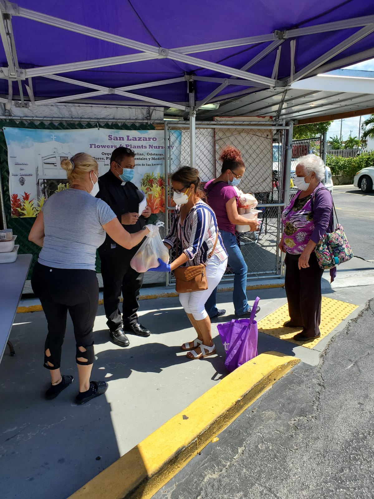 Lee más sobre el artículo Rincón de San Lázaro entrega alimentos a otras 100 familias